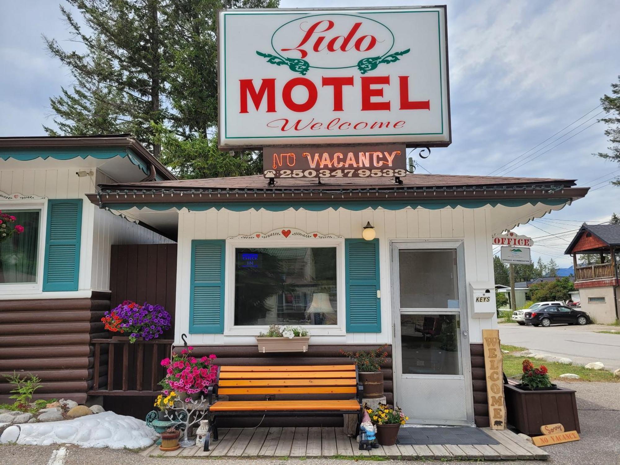 Lido Motel Radium Hot Springs Eksteriør bilde